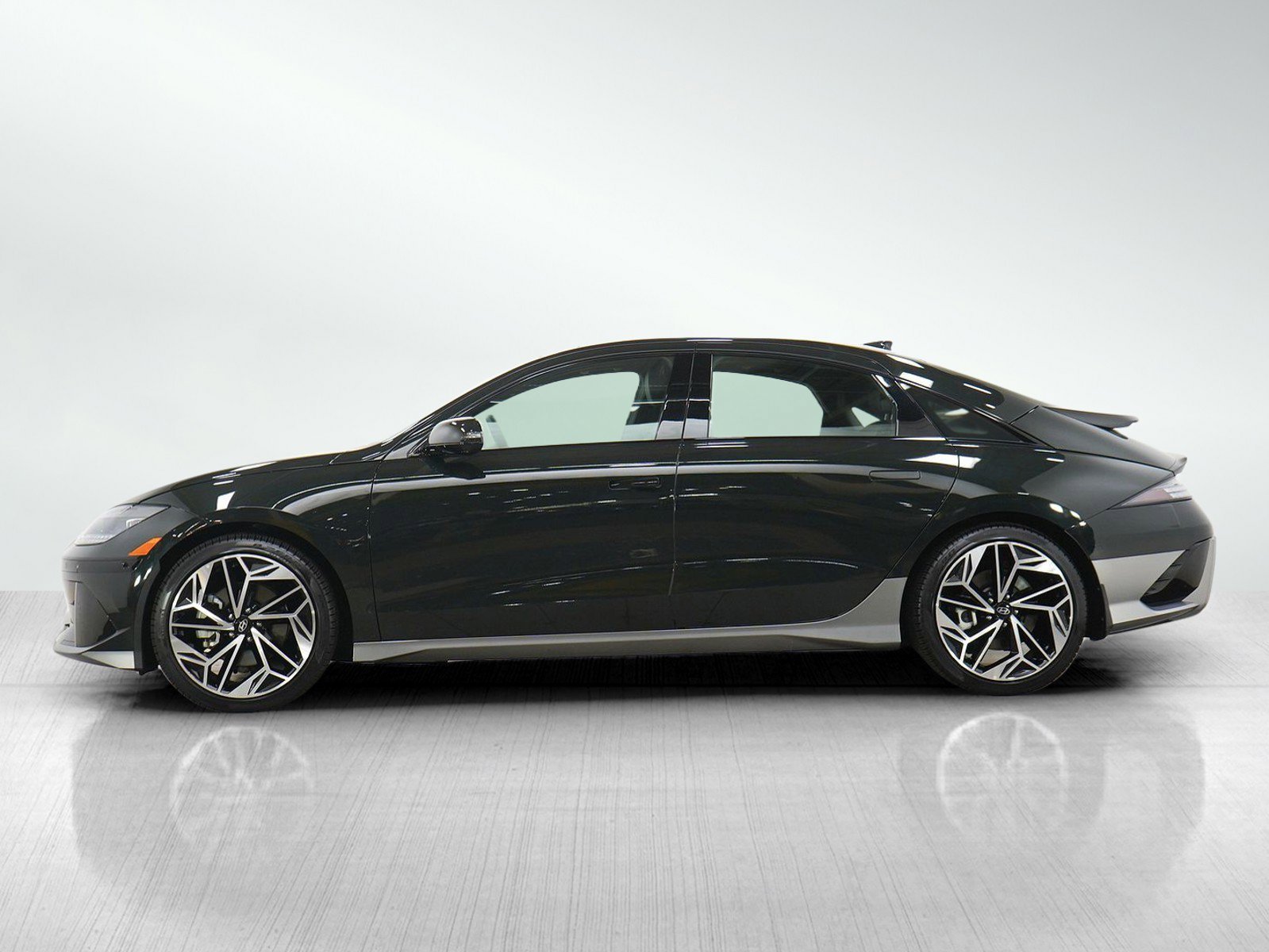 hyundai ioniq 6 2023 KMHM54AC3PA025560 image hyundai ioniq 6 2023 KMHM54AC3PA025560 image